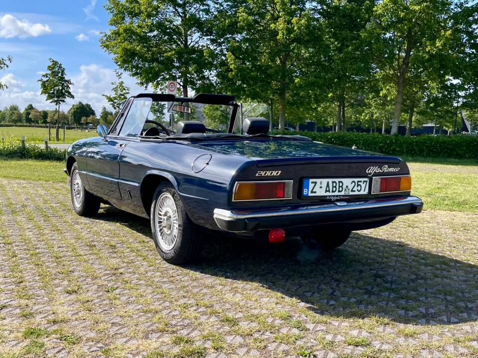 Bild 8/22 von Alfa Romeo 2000 Spider Veloce (1979)