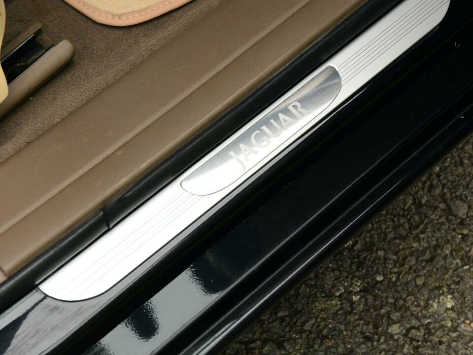 Image 45/50 of Jaguar XJ 8 4.2 (2008)