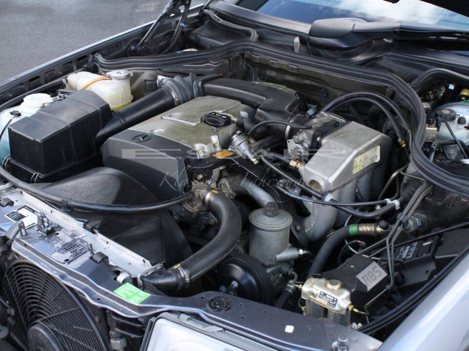 Bild 18/31 von Mercedes-Benz E 200 (1996)