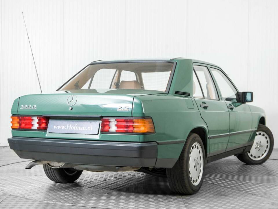 Obraz 41/50 pojazdu Mercedes-Benz 190 D 2.5 (1986)