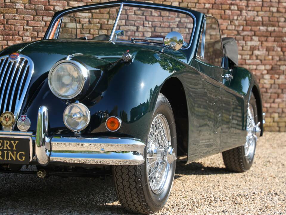 Afbeelding 16/50 van Jaguar XK 140 SE DHC (1957)