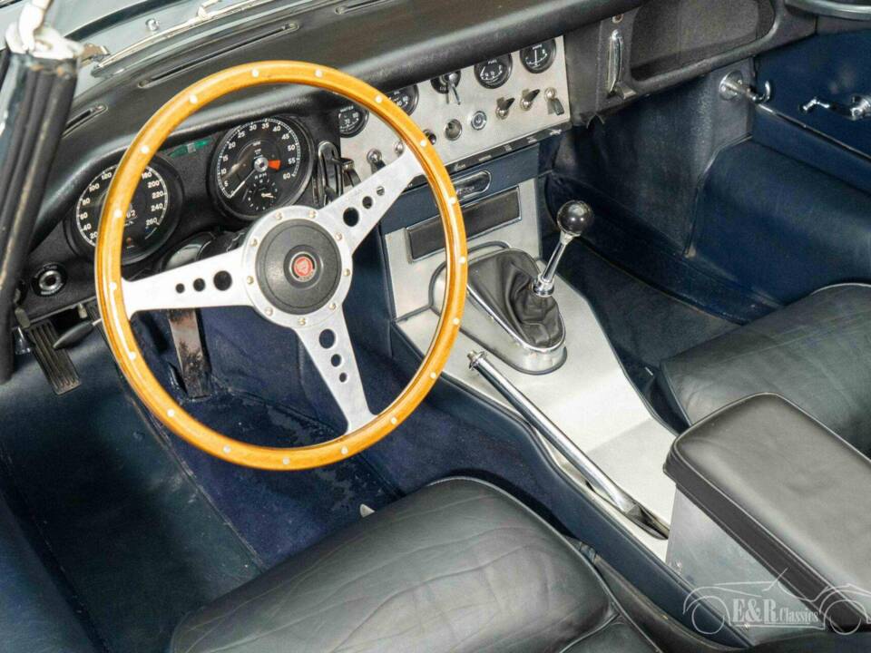Image 2/19 of Jaguar E-Type 3.8 (1961)