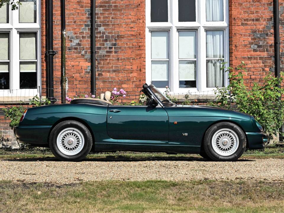 Bild 2/50 von MG RV8 (1995)