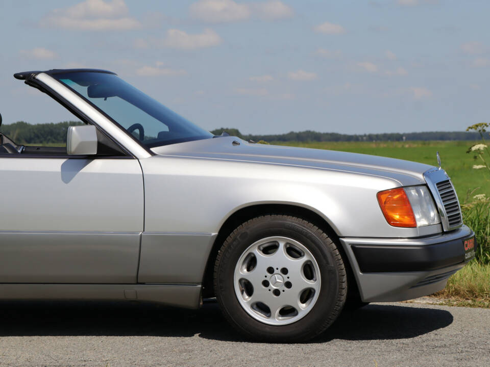 Image 24/39 of Mercedes-Benz 300 CE-24 (1992)