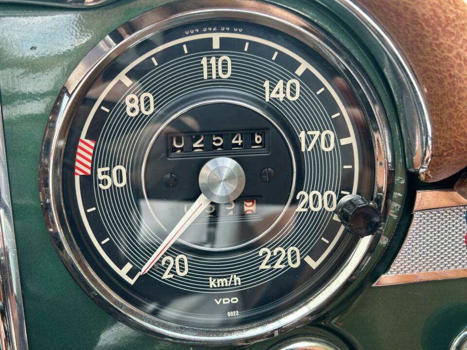 Imagen 13/37 de Mercedes-Benz 280 SL (1970)