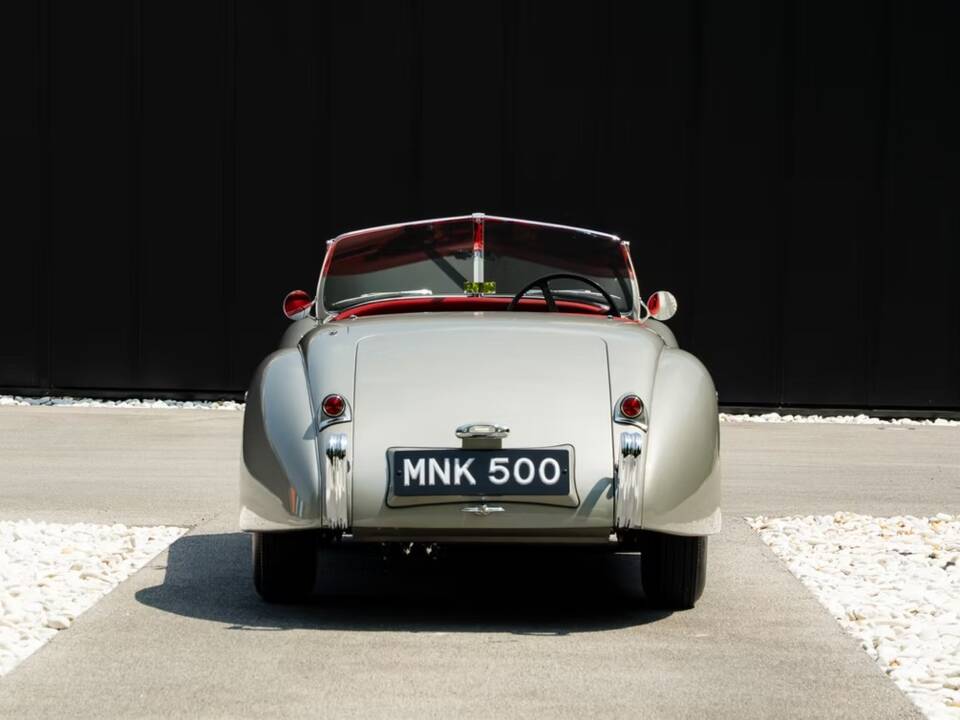 Image 8/12 of Jaguar XK 120 OTS (1951)