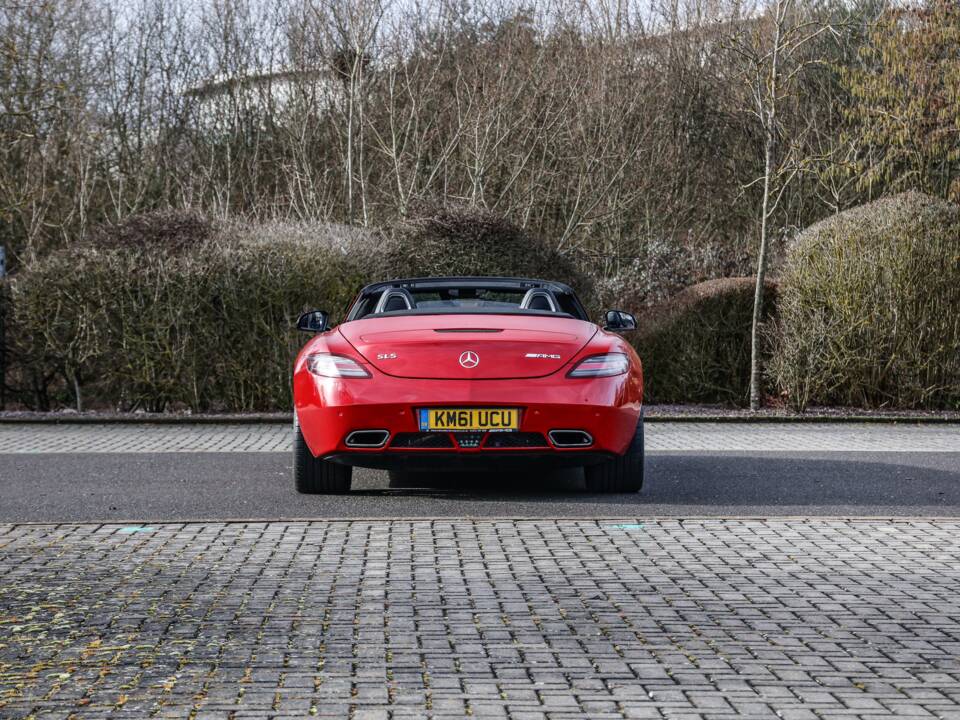 Image 11/40 of Mercedes-Benz SLS AMG Roadster (2011)