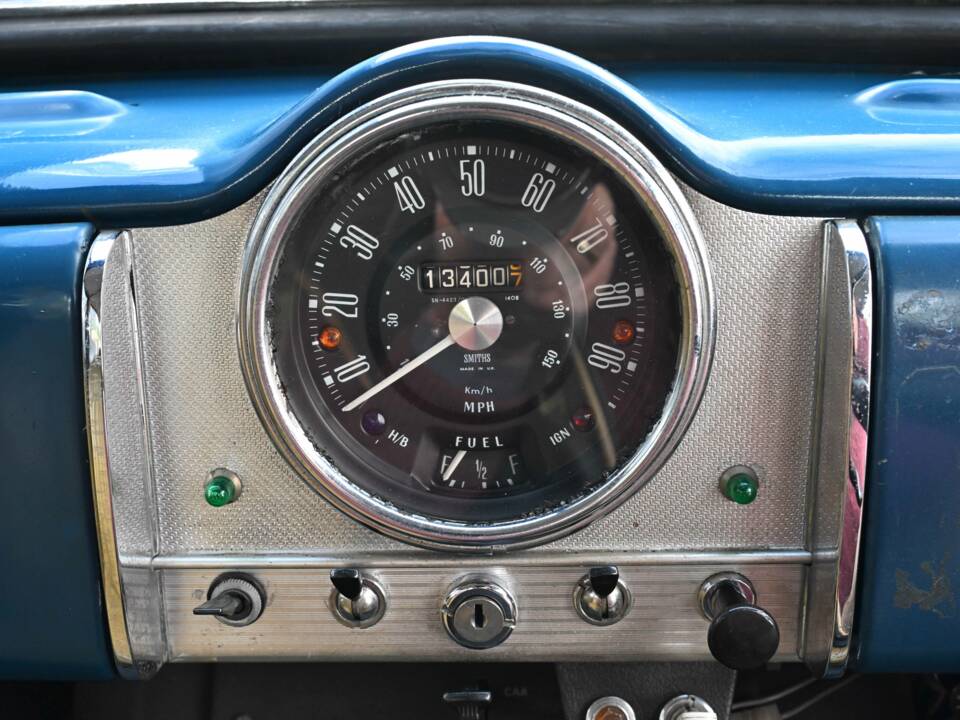 Image 14/50 of Morris Minor 1000 Traveller (1971)