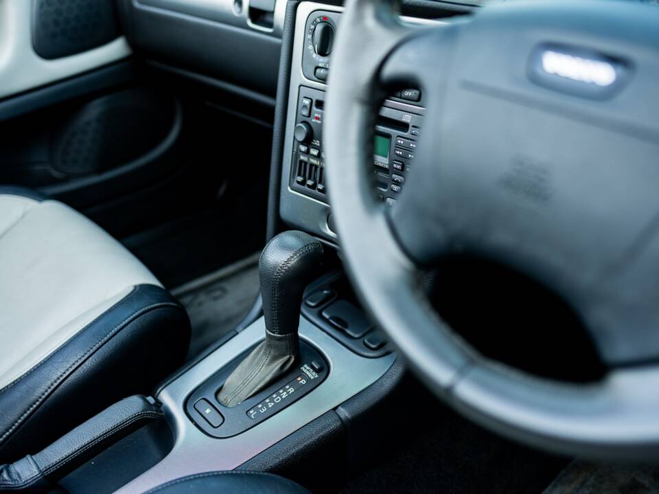 Image 43/48 of Volvo C70 2.0 T (2001)