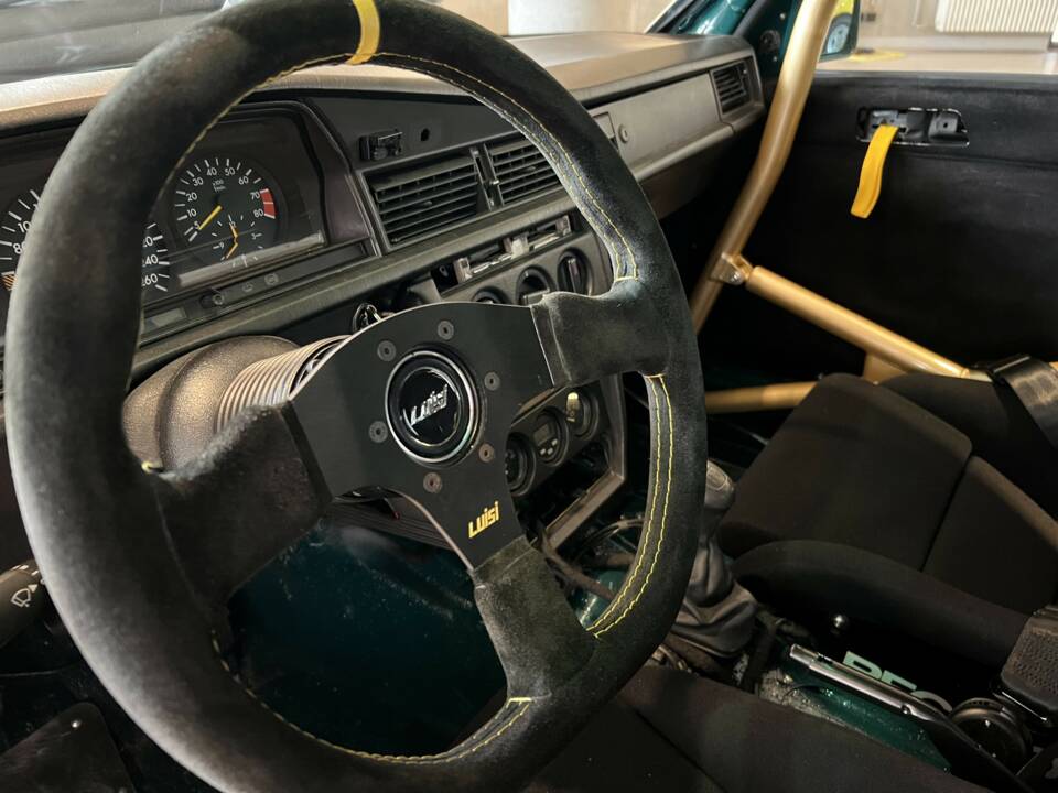 Image 23/27 of Mercedes-Benz 190 E 2.5-16 (1989)