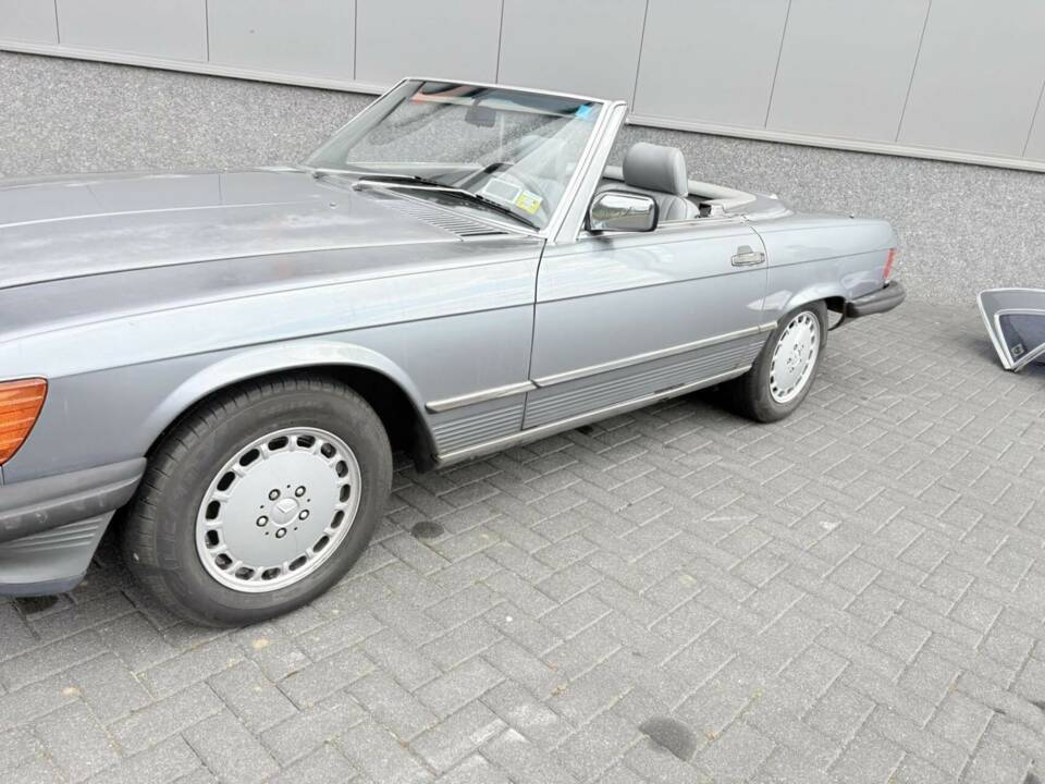 Image 3/50 de Mercedes-Benz 560 SL (1988)
