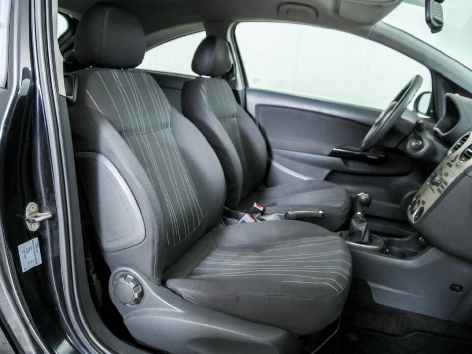 Bild 17/40 von Opel Corsa 1.2 (2008)