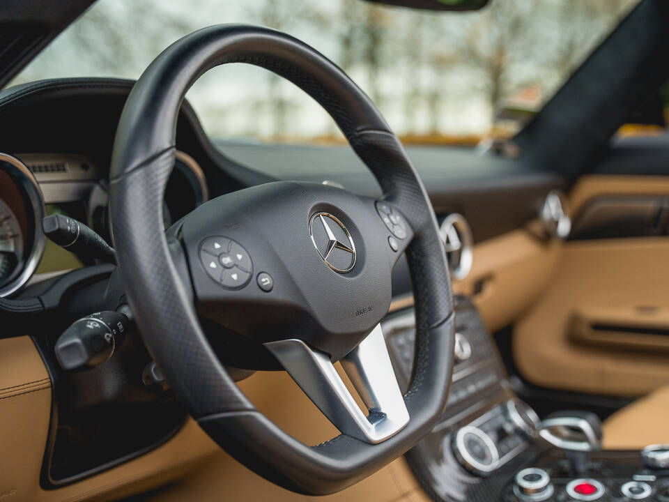 Image 5/100 of Mercedes-Benz SLS AMG Roadster (2011)