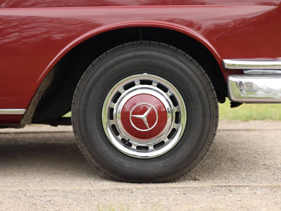 Image 30/50 of Mercedes-Benz 220 (1967)