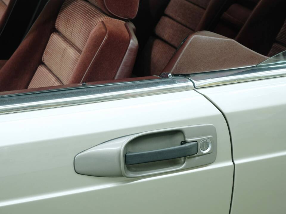 Bild 29/50 von Mercedes-Benz 560 SEC (1986)