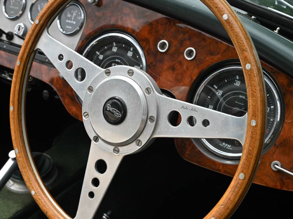 Afbeelding 27/50 van Daimler SP 250 (1963)