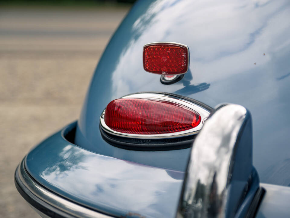 Immagine 24/46 di Porsche 356 B 1600 Roadster (1961)