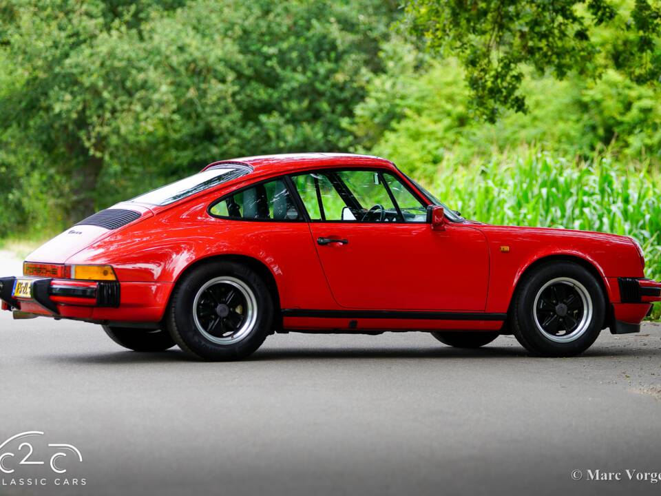 Image 31/63 of Porsche 911 Carrera 3.2 (1986)