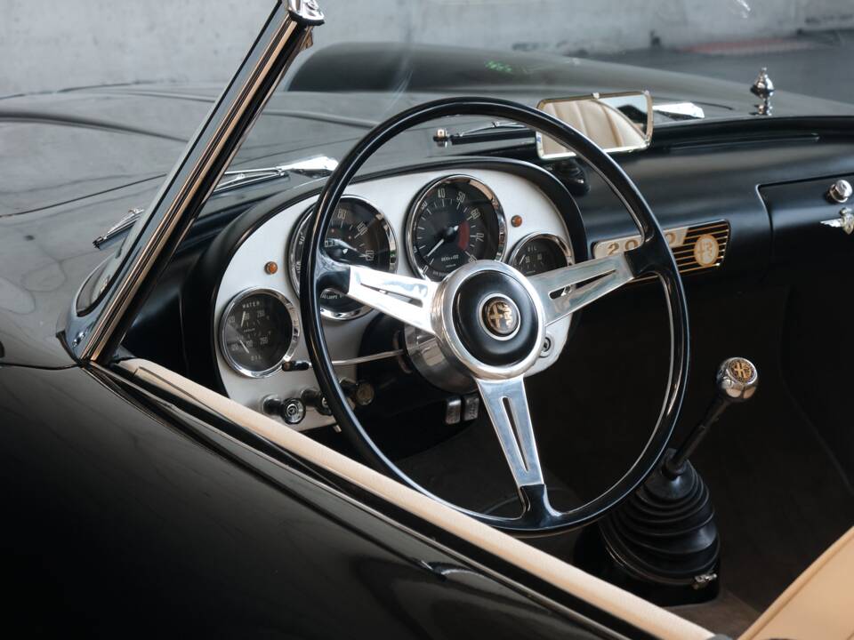 Image 46/50 of Alfa Romeo 2000 Spider (1959)