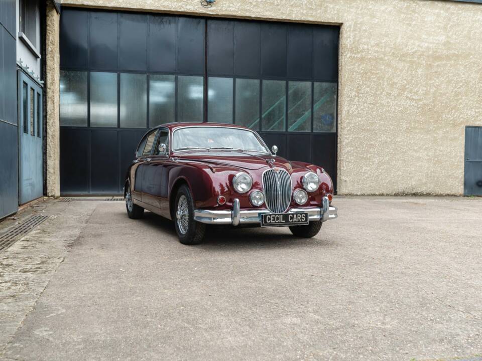 Image 1/25 of Jaguar Mk II 3.4 (1967)