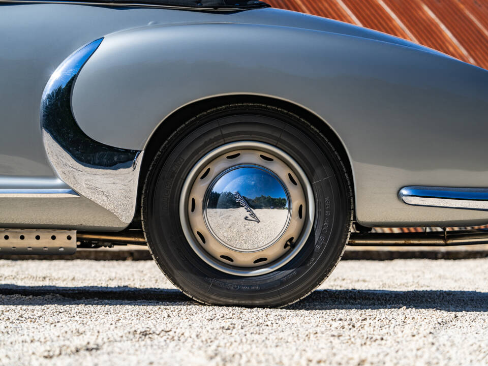 Image 35/37 of Lancia Aurelia B50 (1951)