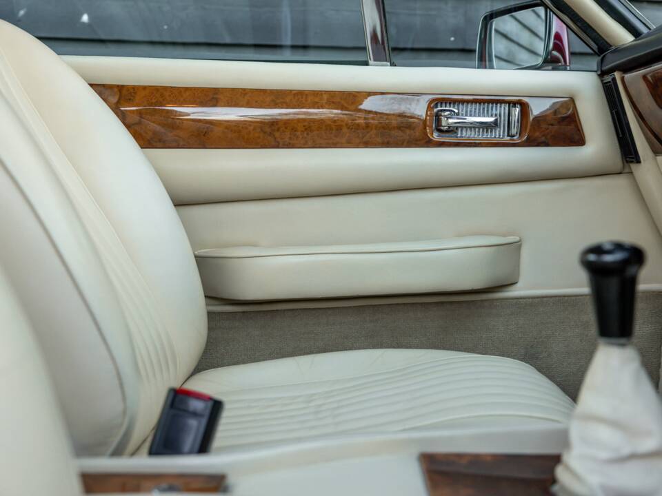 Afbeelding 35/62 van Aston Martin V8 Vantage X-Pack (1987)