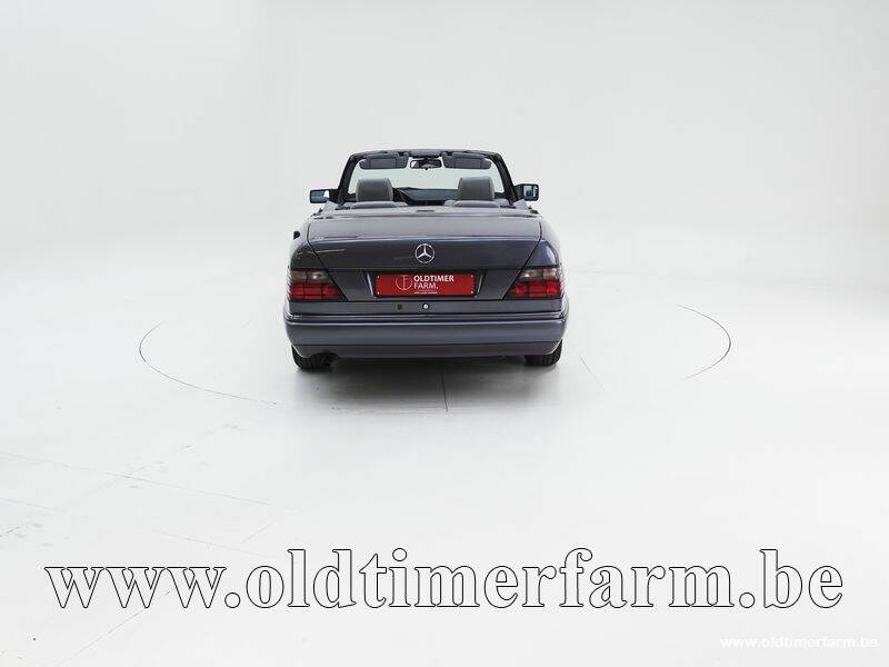 Immagine 7/15 di Mercedes-Benz E 220 (1995)