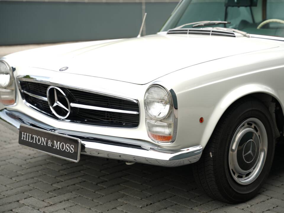Image 26/50 de Mercedes-Benz 280 SL (1968)