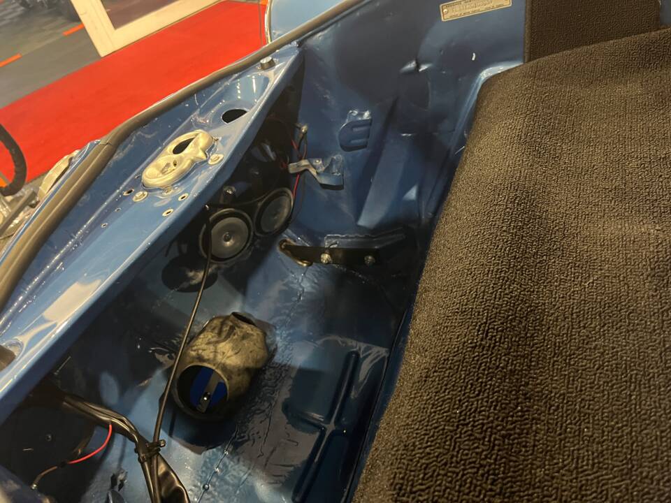 Image 7/15 of Volkswagen Karmann Ghia 1600 (1974)