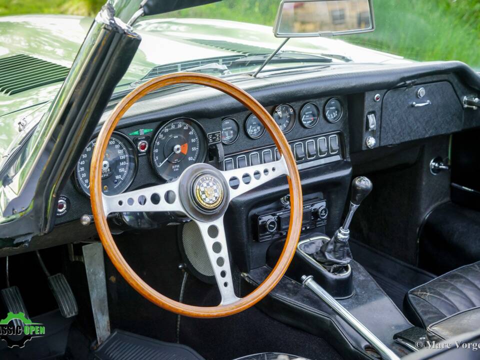 Image 7/60 de Jaguar E-Type (1969)