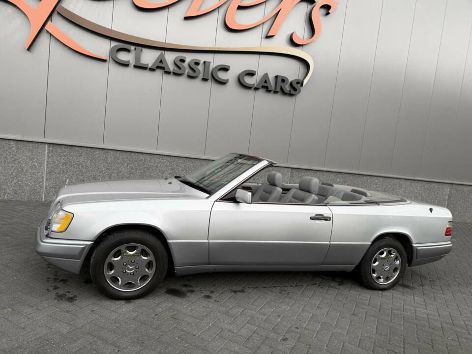 Bild 13/50 von Mercedes-Benz E 320 (1995)