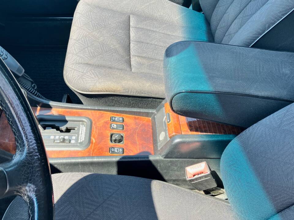 Bild 8/41 von Mercedes-Benz E 220 T (1995)