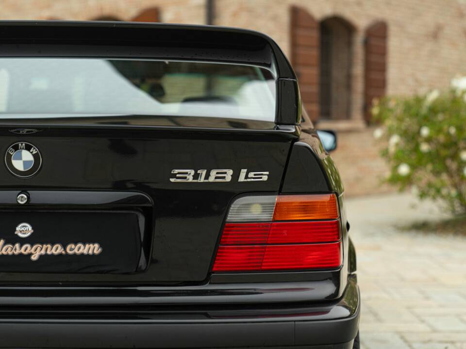 Image 17/50 of BMW 318 (1994)