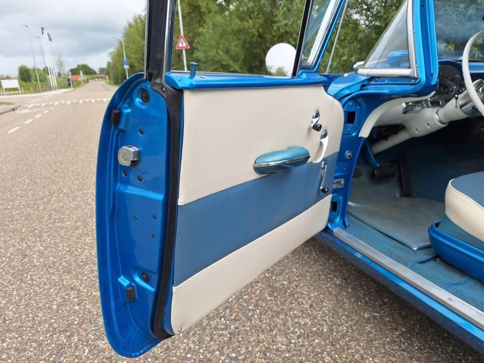 Image 24/34 of Oldsmobile Series 88 Holiday Hardtop (1958)