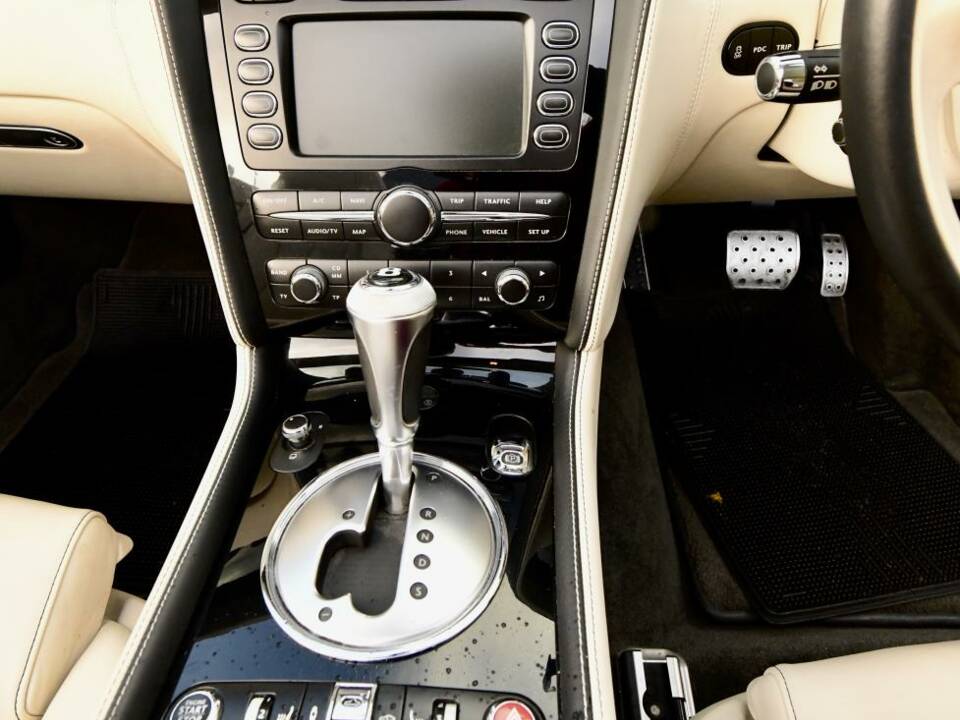 Image 36/50 of Bentley Continental GTC (2011)