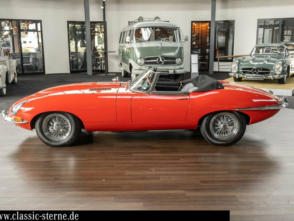 Image 2/15 de Jaguar E-Type 4.2 (1965)