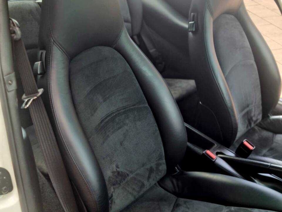 Image 24/45 of Porsche 911 Carrera 4 (1995)