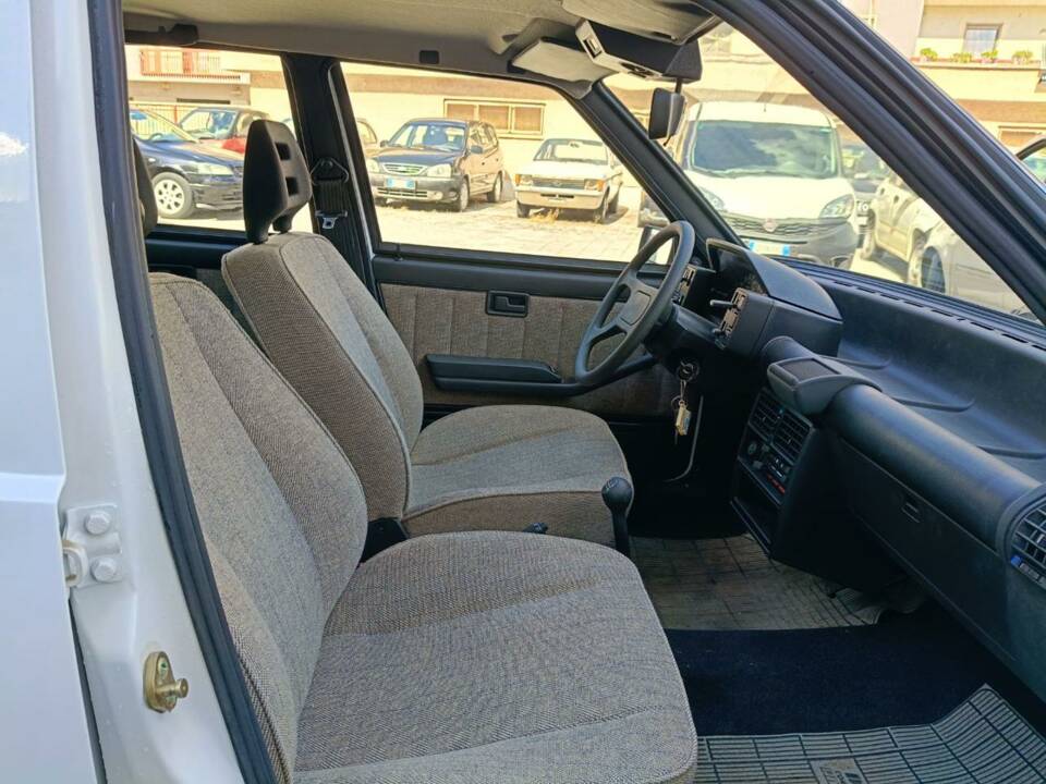 Image 41/48 of FIAT Uno 60 (1988)