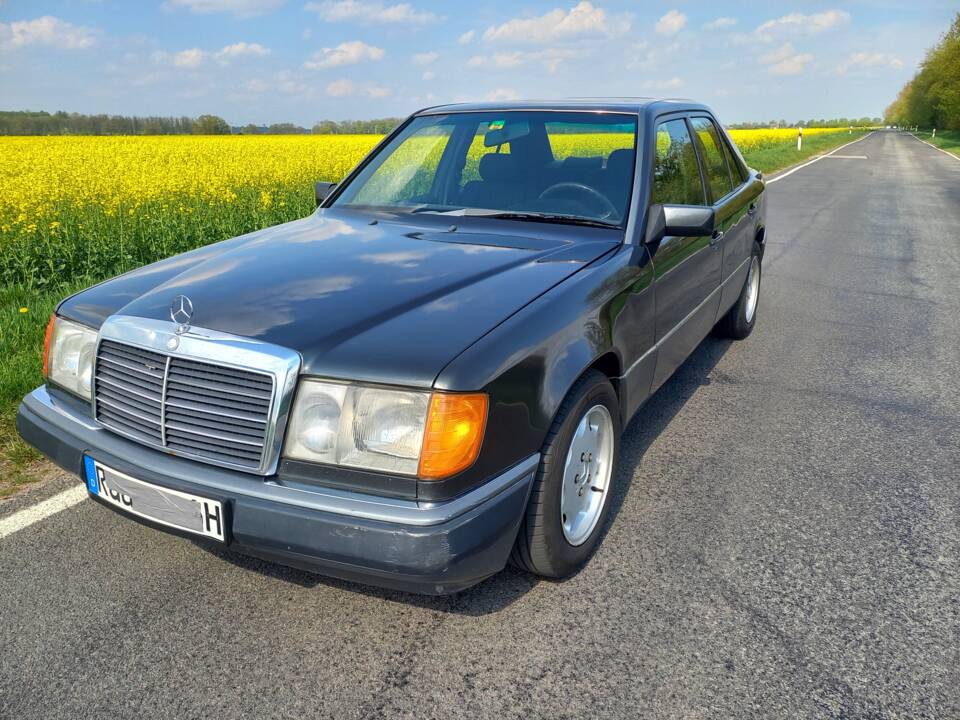 Bild 3/9 von Mercedes-Benz 300 D Turbo (1991)