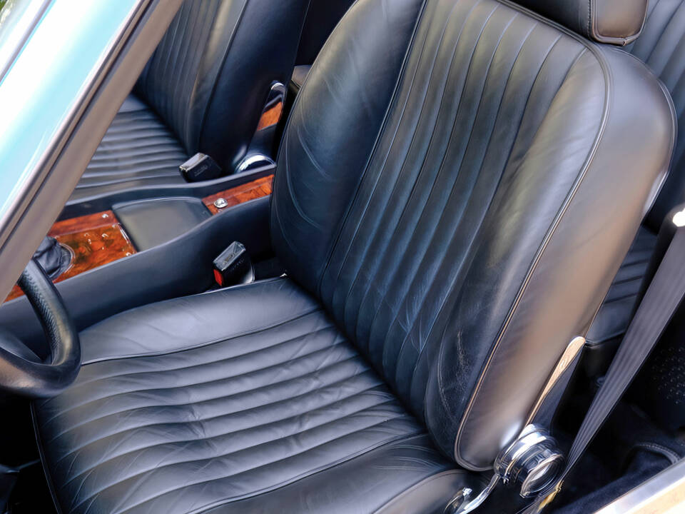Image 18/22 of Aston Martin V8 Volante (1986)