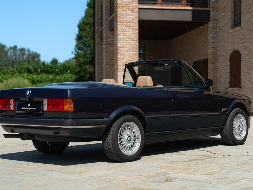 Image 9/50 of BMW 320i (1989)