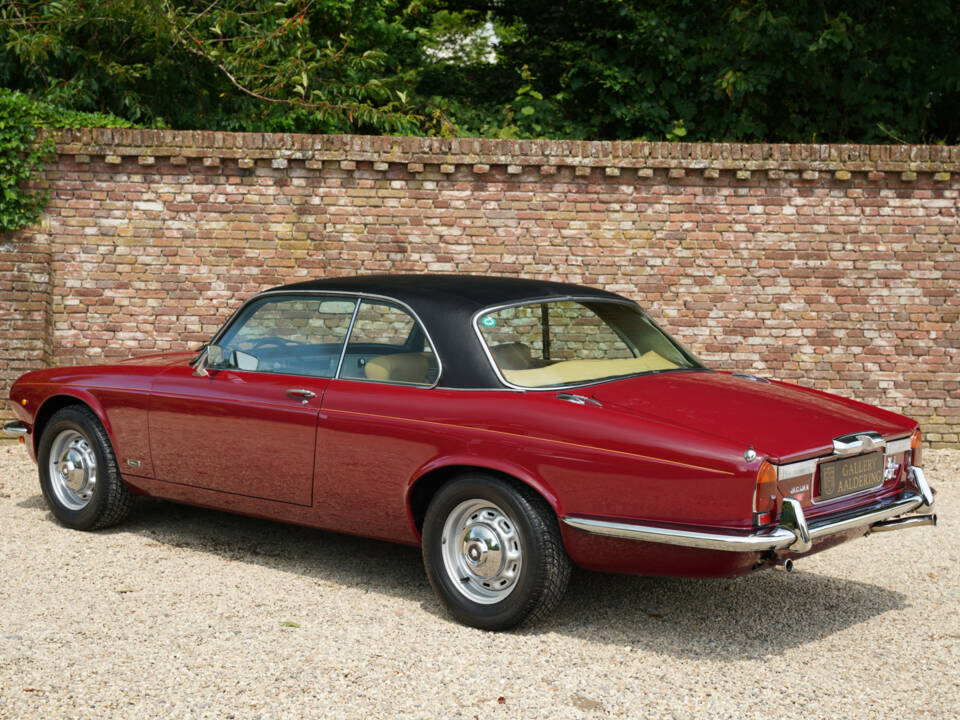 Bild 19/50 von Jaguar XJ 6 L 4.2 (1977)