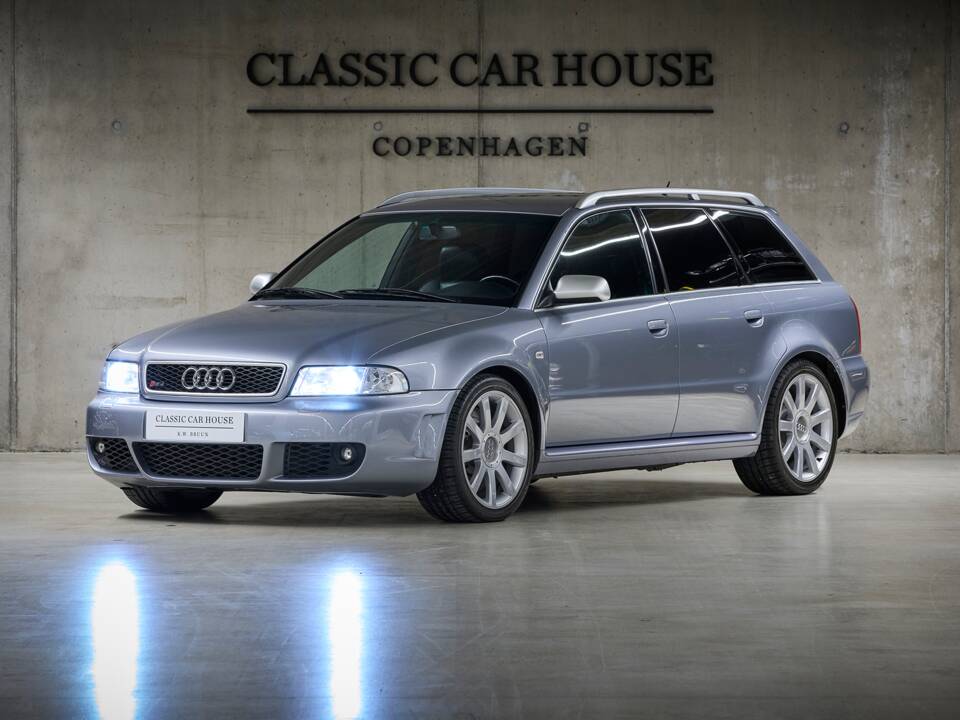 Imagen 2/100 de Audi RS4 Avant (2001)