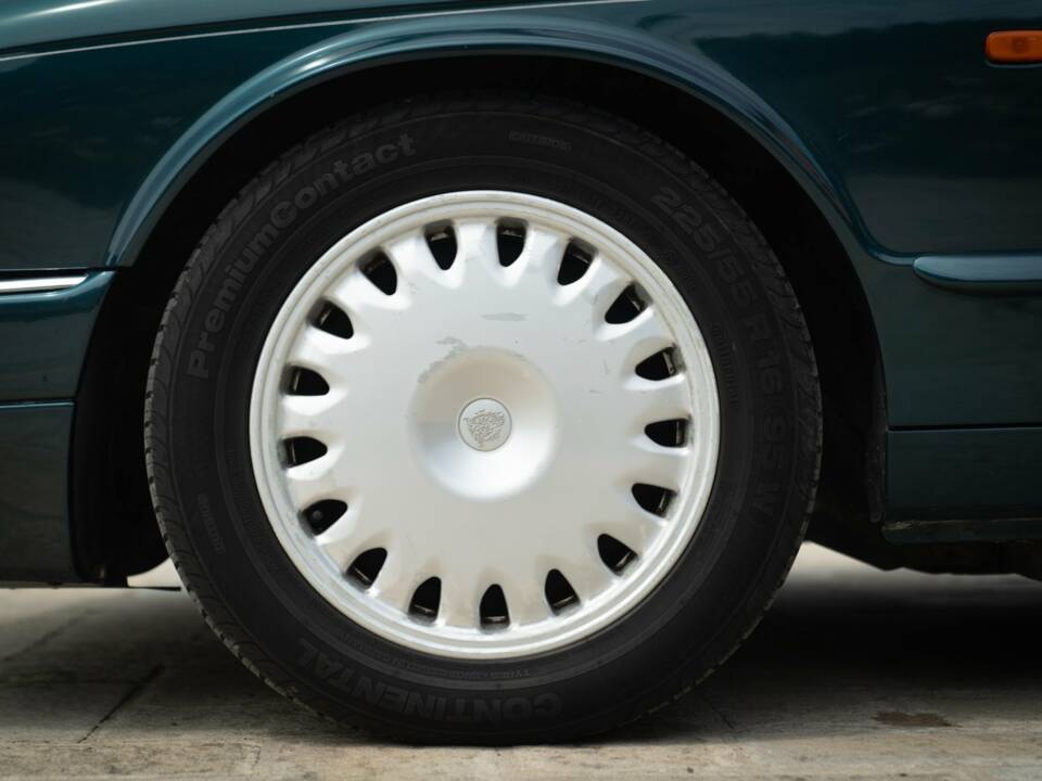 Afbeelding 13/50 van Jaguar XJ6 3.2 (1995)
