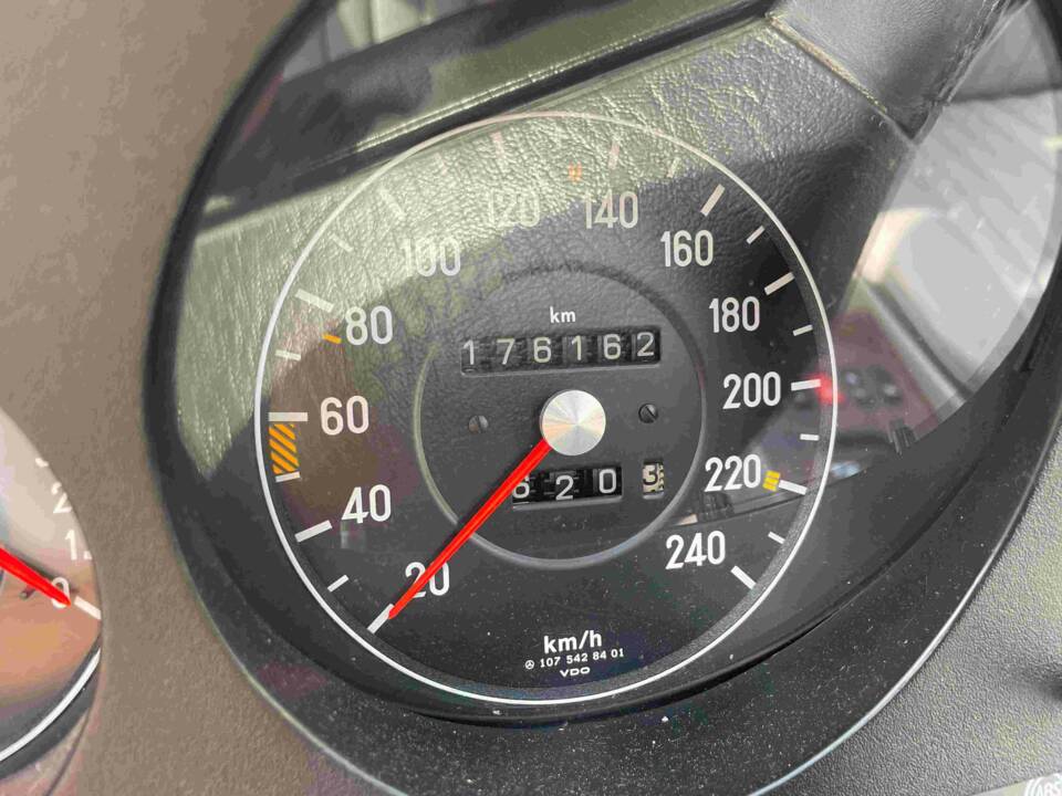 Image 23/52 de Mercedes-Benz 500 SL (1985)