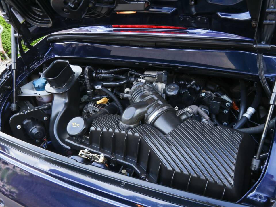 Image 38/50 of Porsche 911 Carrera 4S (2004)
