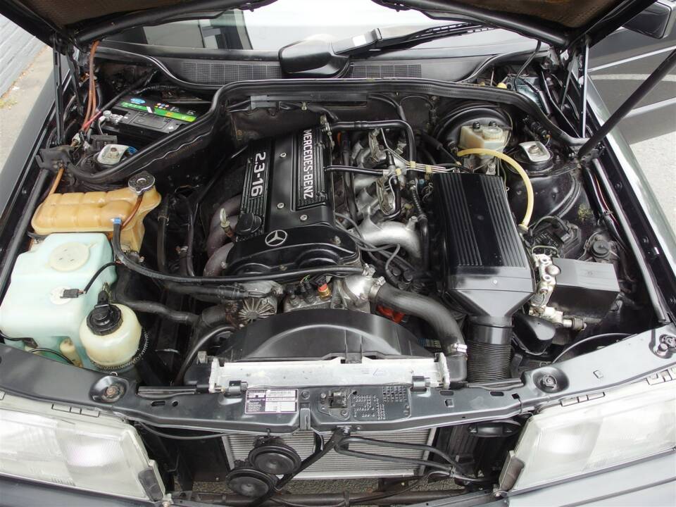 Immagine 71/98 di Mercedes-Benz 190 E 2.3-16 (1985)