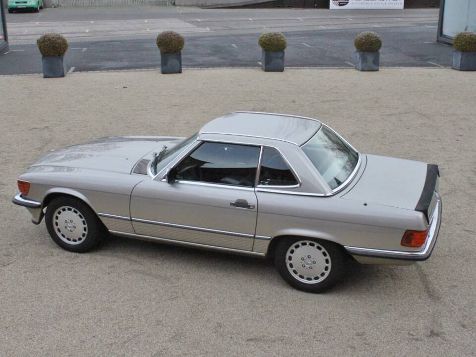 Image 8/29 of Mercedes-Benz 500 SL (1986)