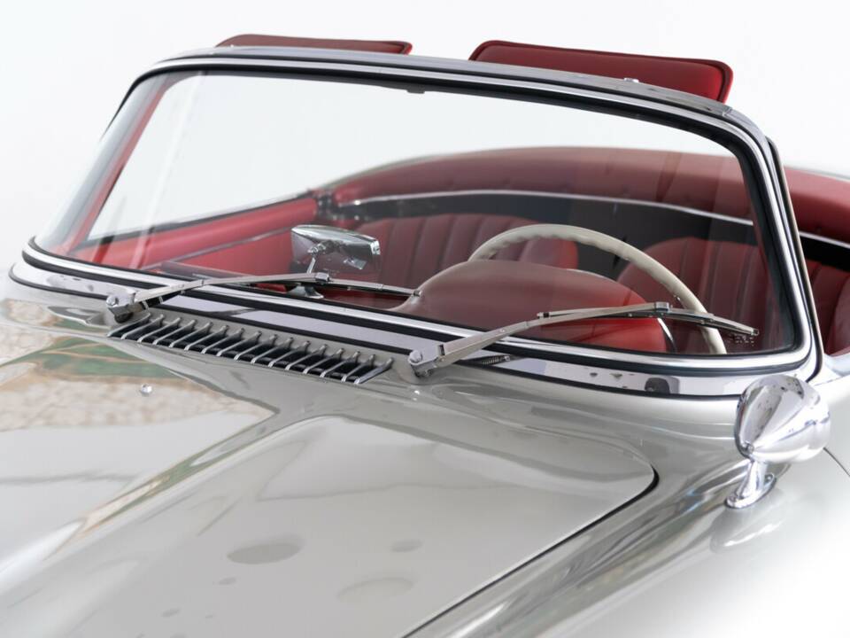 Image 20/36 of Mercedes-Benz 300 SL Roadster (1961)