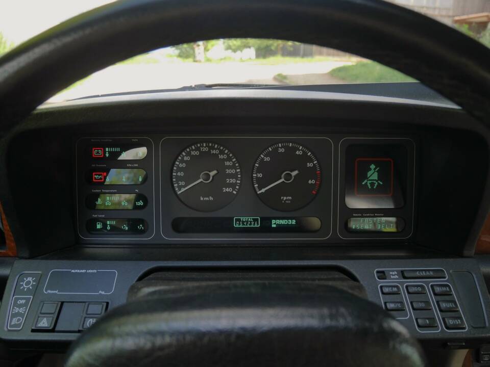 Image 18/33 of Jaguar Sovereign 3.6 (1988)